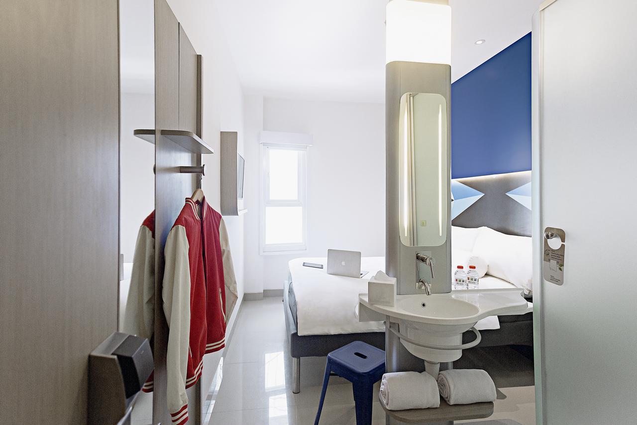 Ibis Budget Jakarta Tanah Abang Exterior foto