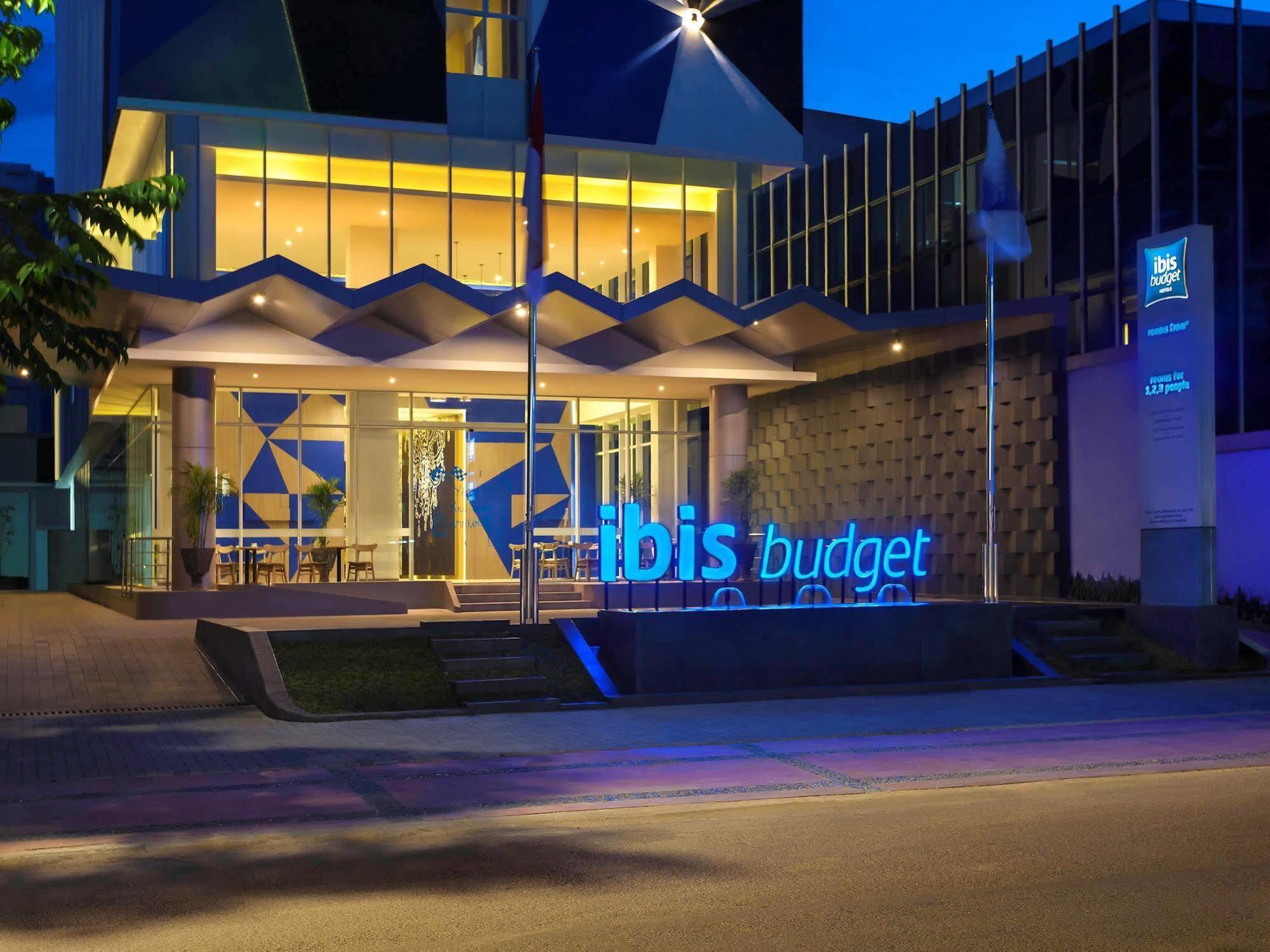 Ibis Budget Jakarta Tanah Abang Exterior foto