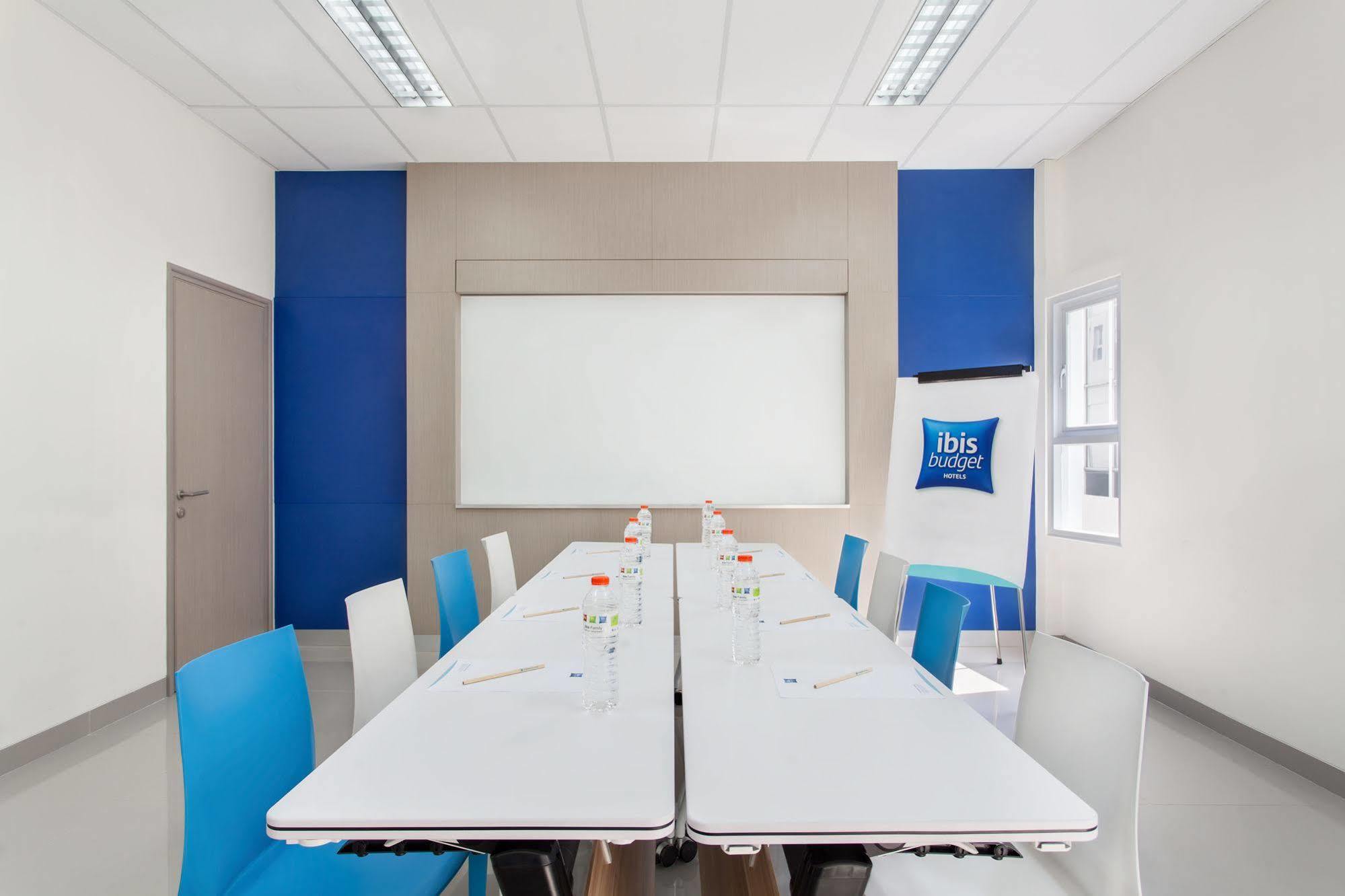 Ibis Budget Jakarta Tanah Abang Exterior foto